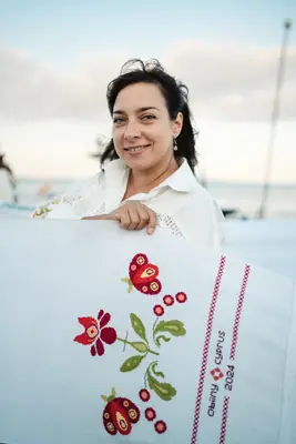 A participant holds a panel with red flowers